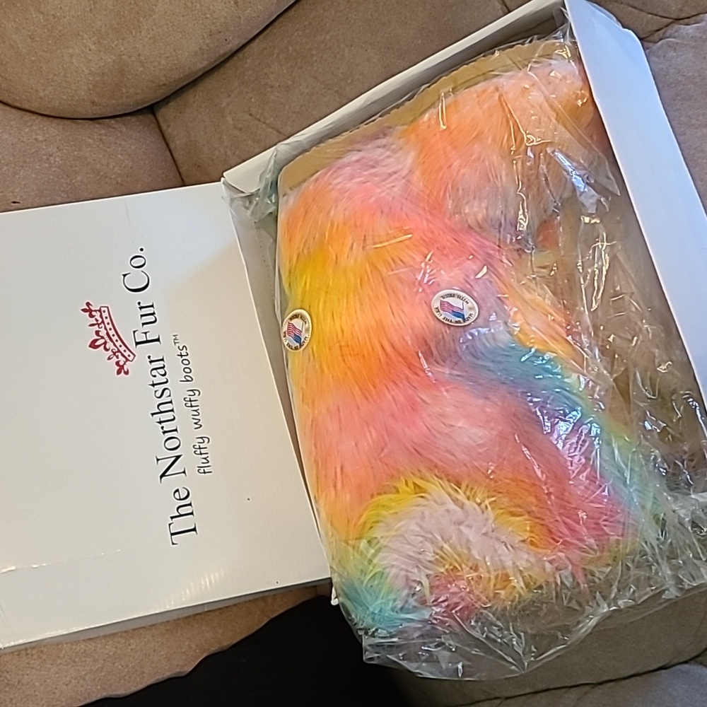 Fluffy wuffy boots NIB size 7